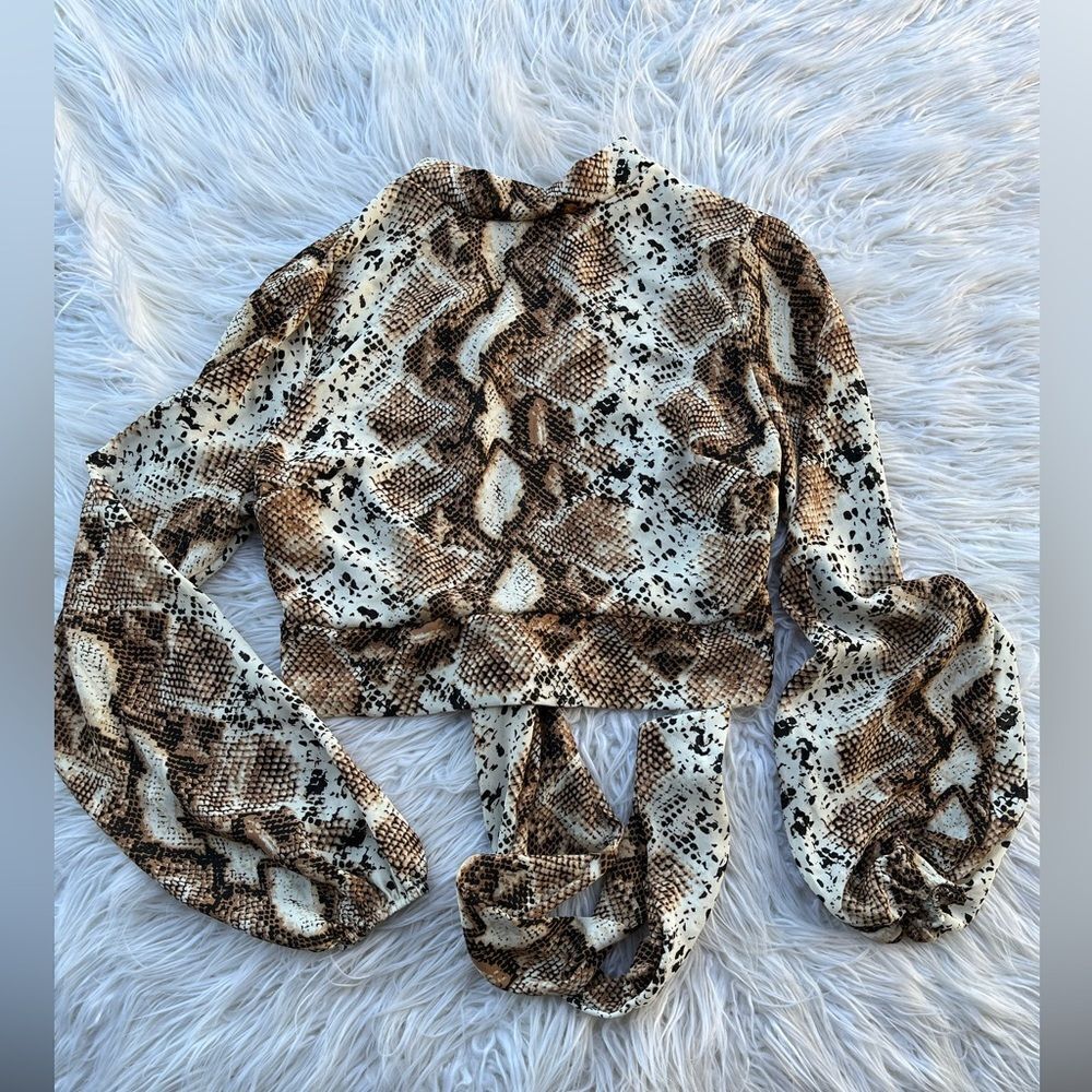 FASHION NOVA 💫Women’s Animal print Tie Front Crop Tops💫large